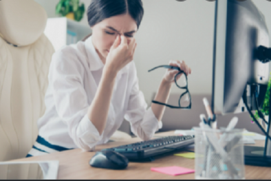 Dùng máy tính 2h mỗi ngày nguy cơ mắc hội chứng thị giác gây đau đầu, mắt mờ