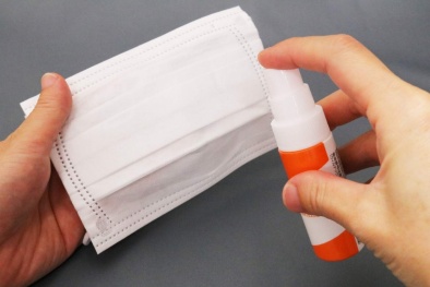 Xịt khử khuẩn để tái sử dụng khẩu trang có thể gây phản tác dụng