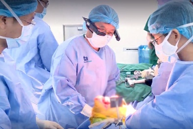 Việt Nam đưa công nghệ thực tế ảo 'mắt thần' vào thay khớp gối