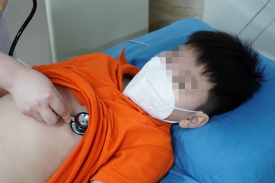 Ngậm viên thuốc chữa ho, bé trai phải cấp cứu vì sốc phản vệ