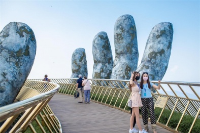 Sun World Ba Na Hills rộn ràng đón khách ngày đầu mở cửa trở lại 