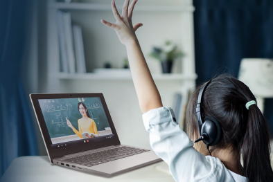 Laptop IdeaPad 1 nhỏ gọn, tính năng hiện đại dành cho học sinh 