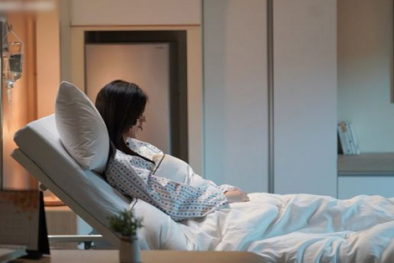 Mắt sưng đỏ, tiết dịch màu trắng do sai lầm khi trang điểm