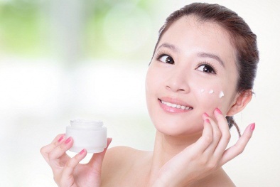 Dùng kem dưỡng ẩm mùa hè đúng cách, không gây mụn