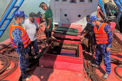 Thu giữ tàu cá tàu chở 85.000 lít dầu DO không rõ nguồn gốc