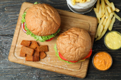 Tiêu thụ nhiều bánh mì hamburger có thể gây tác hại không ngờ