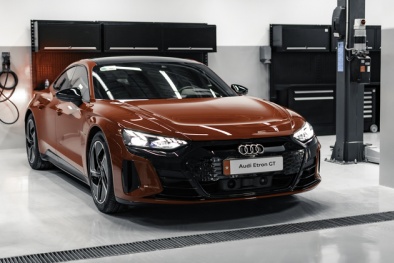 Đối thủ đáng gờm của Porsche Taycan, Audi e-tron GT chính thức ra mắt
