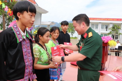 Hơn 40 tỷ đồng học bổng cho chương trình ‘Vì em hiếu học’