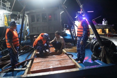 Tăng cường kiểm tra, thu giữ dầu DO không rõ nguồn gốc trên các vùng biển