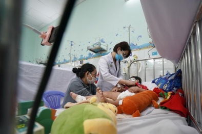 Trẻ uống nhầm xăng do sai lầm của người lớn nguy hiểm thế nào?