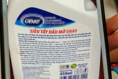 Trẻ nhỏ bị bỏng do xịt hóa chất tẩy dầu mỡ vào cổ