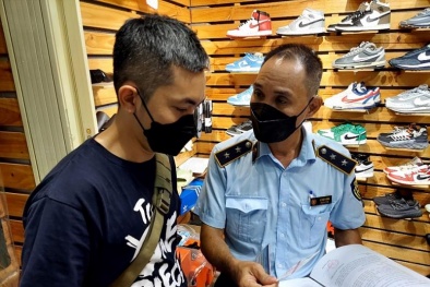 Hàng giả len lỏi vào trung tâm 13Win19 tải ứng dụng: Vì sao ‘con voi’ chui lọt lỗ kim?