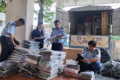 Quảng Bình: Thu giữ lượng lớn quần áo 'hàng hiệu' giả mạo, không rõ nguồn gốc