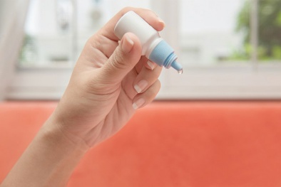 Cẩn thận khi dùng thuốc nhỏ tai tránh hậu quả khôn lường