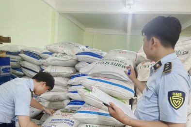 Phát hiện 35 tấn đường cát cùng hàng nghìn túi kẹo không có tem phụ, không rõ ngày sản xuất