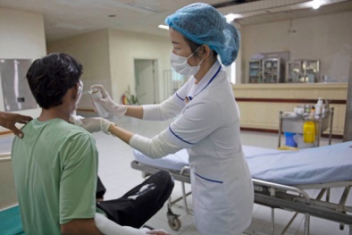 Thiếu niên bị bỏng nặng do dùng điện thoại đang sạc pin, dấu hiệu nhận biết điện thoại sắp nổ