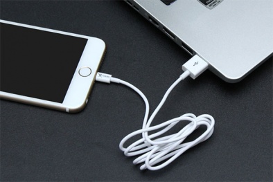 Sai lầm thường thấy khi sạc pin điện thoại, cách sạc pin chuẩn an toàn