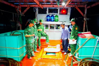 Phát hiện 15.000 lít dầu DO không rõ nguồn gốc tại vùng biển Cà Mau