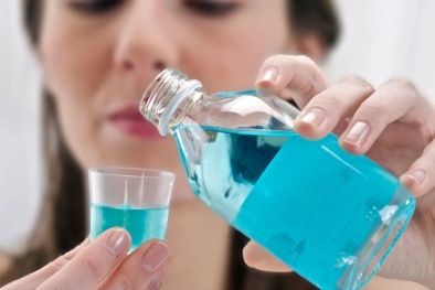 Lưu ý khi chọn và dùng nước súc miệng chuẩn an toàn, hiệu quả