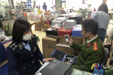Hà Nội: Phát hiện 2 cửa hàng bán thiết bị đo nồng độ cồn không rõ nguồn gốc xuất xứ