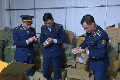 Lạng Sơn: Phát hiện kho chứa gần 100.000 sản phẩm hàng điện tử nhập lậu