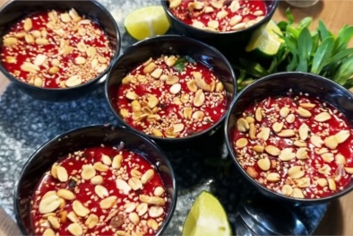 Cảnh báo: Cấp cứu vì sốc phản vệ sau khi ăn lòng lợn, tiết canh