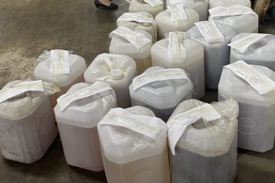 Phát hiện 480 lít rượu không rõ nguồn gốc xuất xứ, trị giá gần 40 triệu đồng