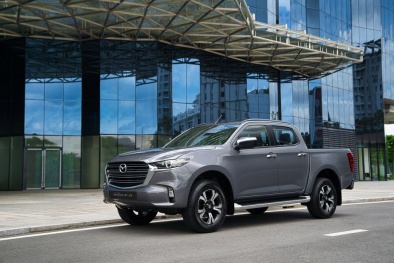 Mazda BT-50 2023 cuốn hút với diện mạo mới đầy mạnh mẽ, giá từ hơn 700 triệu