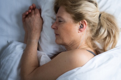 Thiết bị đeo tai Ear-EEG giúp phát hiện sớm bệnh Alzheimer và Parkinson
