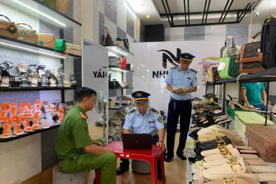 Cần Thơ: Phát hiện điểm kinh doanh giày dép, túi xách không rõ nguồn gốc, xuất xứ