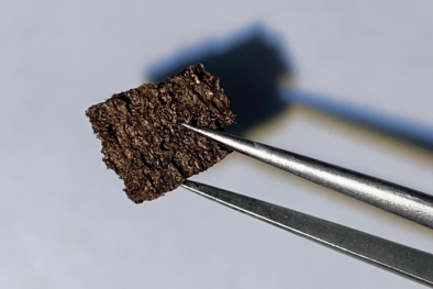 Phát triển miếng bọt biển phủ hạt nano có thể loại bỏ kim loại nặng khỏi nước