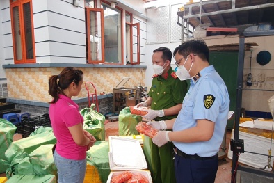 Hà Nội phát hiện điểm kinh doanh gần một tấn trứng non và nầm động vật đã bốc mùi