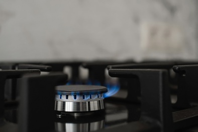 Bình ga mini bất ngờ phát nổ khi bật bếp nấu ăn khiến người phụ nữ bị bỏng nặng