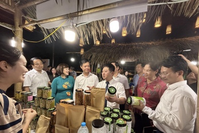 Hà Nội quảng bá giới thiệu đặc sản, hàng quà tặng, thủ công mỹ nghệ, OCOP tại khu di tích Hồ Văn