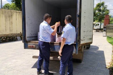 Sơn La phát hiện và buộc tiêu hủy trên 500 chai nước mắm quá hạn sử dụng