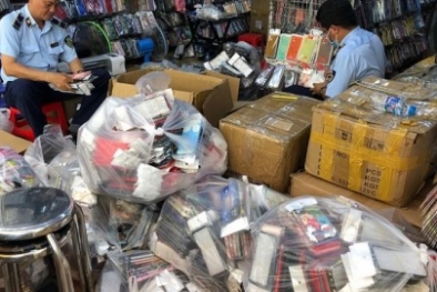 TP. HCM: Tạm giữ trên 27.000 phụ kiện điện thoại không rõ nguồn gốc