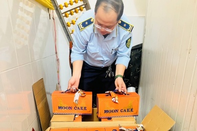 Phát hiện nhiều bánh trung thu không rõ nguồn gốc tại TP.HCM