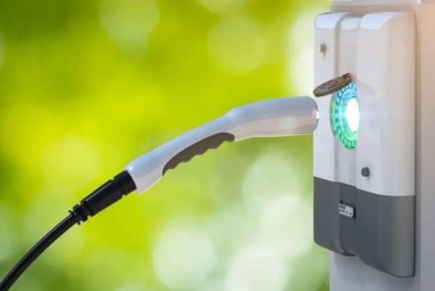 Phát triển vật liệu giúp sạc nhanh pin xe điện chỉ trong 6 phút 
