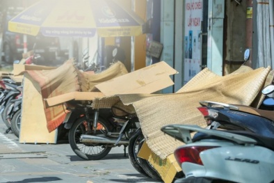 Những điều cần làm để bảo vệ xe máy khi đỗ ngoài trời