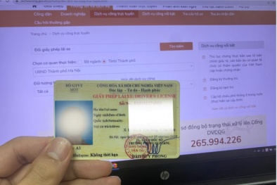 Hỗ trợ đổi mới giấy phép lái xe trực tuyến sang thẻ nhựa từ đầu tháng 12