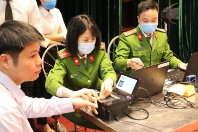 Thông qua luật căn cước, đổi tên, bỏ quê quán và dấu vân tay
