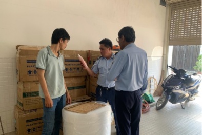 Phát hiện hàng trăm chai dầu gội nhập lậu, trị giá gần trăm triệu đồng