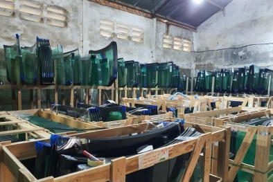 Thừa Thiên - Huế: Triệt phá đường dây sản xuất, buôn bán kính xe ô tô giả nhiều nhãn hiệu lớn