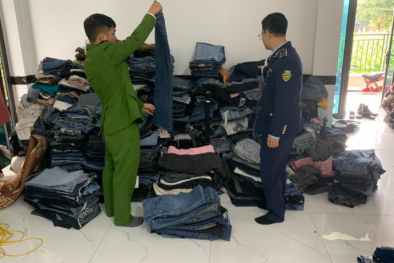 Yên Bái thu giữ 330 chân váy bò nhập lậu thuộc danh mục hàng hóa cấm nhập khẩu
