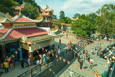 Lên núi Bà Đen, Tây Ninh dâng đăng tạ lễ cuối năm vào thứ 7 hàng tuần
