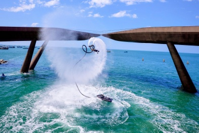 Mãn nhãn những cú bay lượn trên mặt biển Phú Quốc của Á quân flyboard thế giới