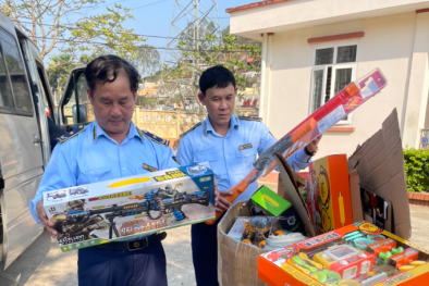 Lạng Sơn thu giữ hàng loạt quần áo, đồ chơi trẻ em không chứng minh được nguồn gốc