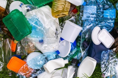 EU thông qua dự luật mới giảm rác thải bao bì, cấm đồ nhựa dùng một lần