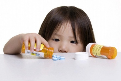 Bé gái nhập viện sau khi ăn 7 viên thuốc giảm cân không nhãn mác