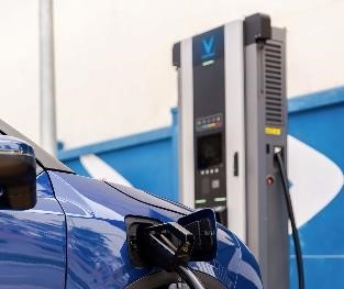 Nở rộ giải pháp sạc, ô tô điện tăng trưởng mạnh tại Việt Nam